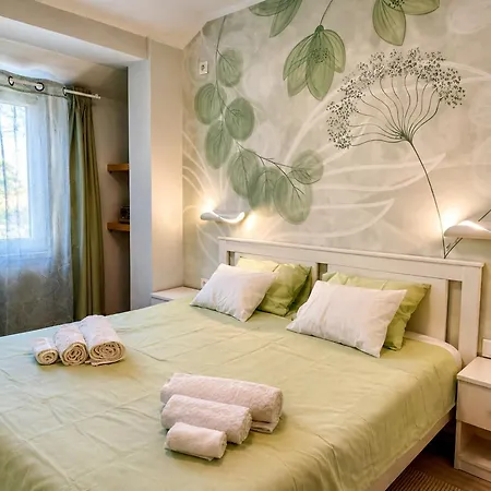 BnB37 Garden Apartment, Near Budapest, Free Gated CCTV Parking, self check-in, Terrace Törökbálint