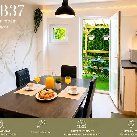 BnB37 Garden Apartment, Near Budapest, Free Gated CCTV Parking, self check-in, Terrace *