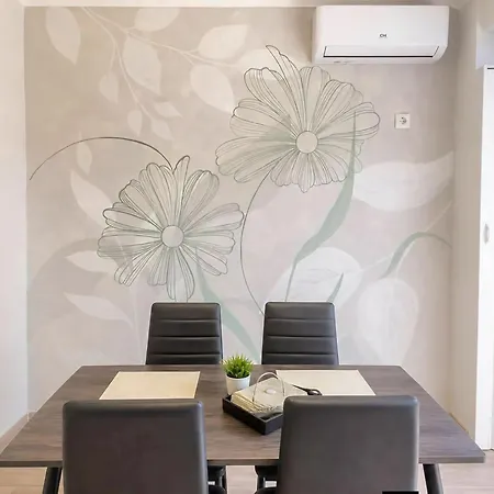 BnB37 Garden Apartment, Near Budapest, Free Gated CCTV Parking, self check-in, Terrace Apartment