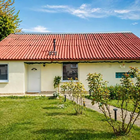 BnB37 Garden Apartment, Near Budapest, Free Gated CCTV Parking, self check-in, Terrace Apartment Törökbálint