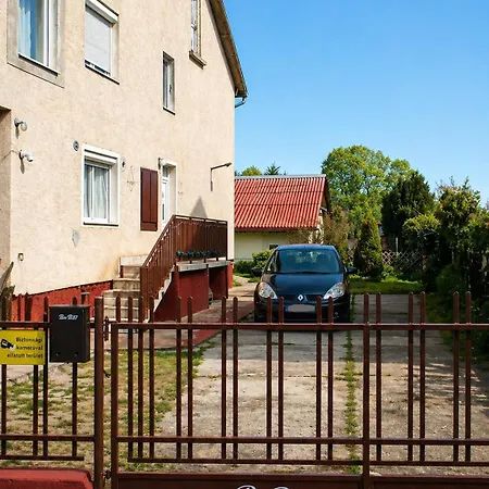 Bnb37 Garden Apartment, Near Budapest, Free Gated Cctv Parking, Self Check-in, Terrace Апартаменты Тёрёкбалинт
