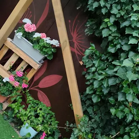 BnB37 Garden Apartment, Near Budapest, Free Gated CCTV Parking, self check-in, Terrace Apartment Törökbálint