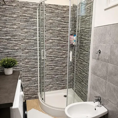 Bnb37 Garden Apartment, Near Budapest, Free Gated Cctv Parking, Self Check-in, Terrace Апартаменты