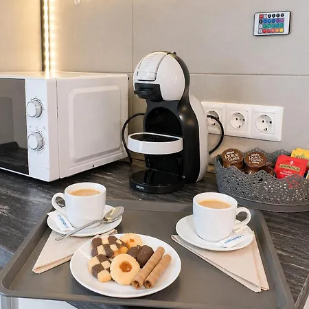 Apartment BnB37 Garden Apartment, Near Budapest, Free Gated CCTV Parking, self check-in, Terrace Törökbálint